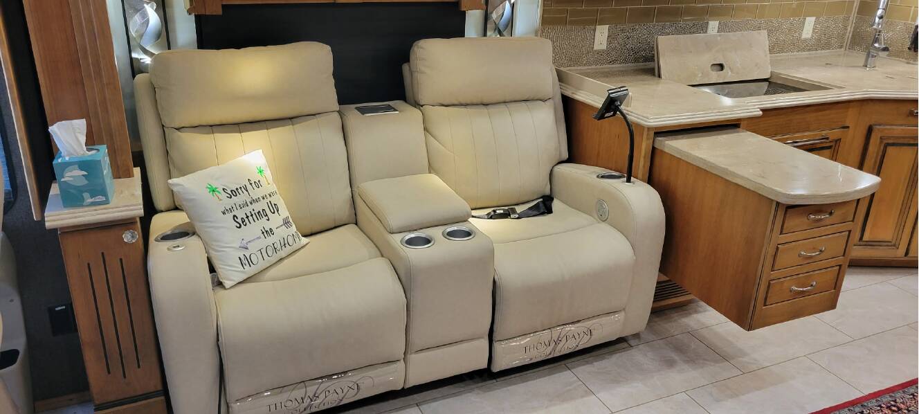 A photo of this 2017 Tiffin Motorhomes PHAETON 40 QBH