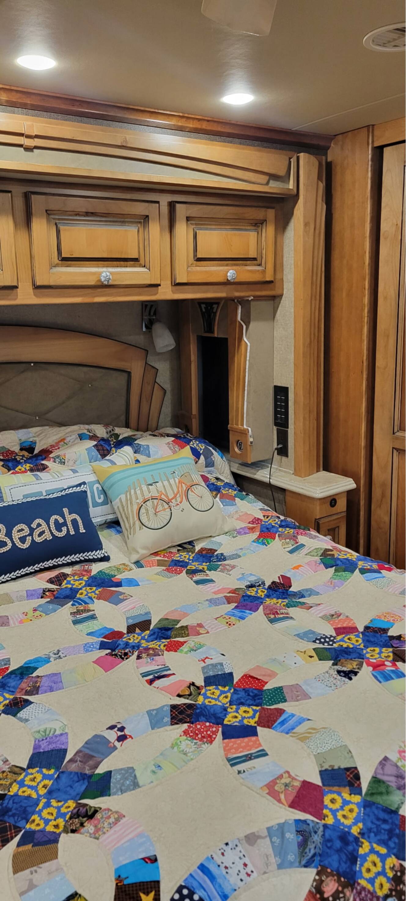 A photo of this 2017 Tiffin Motorhomes PHAETON 40 QBH