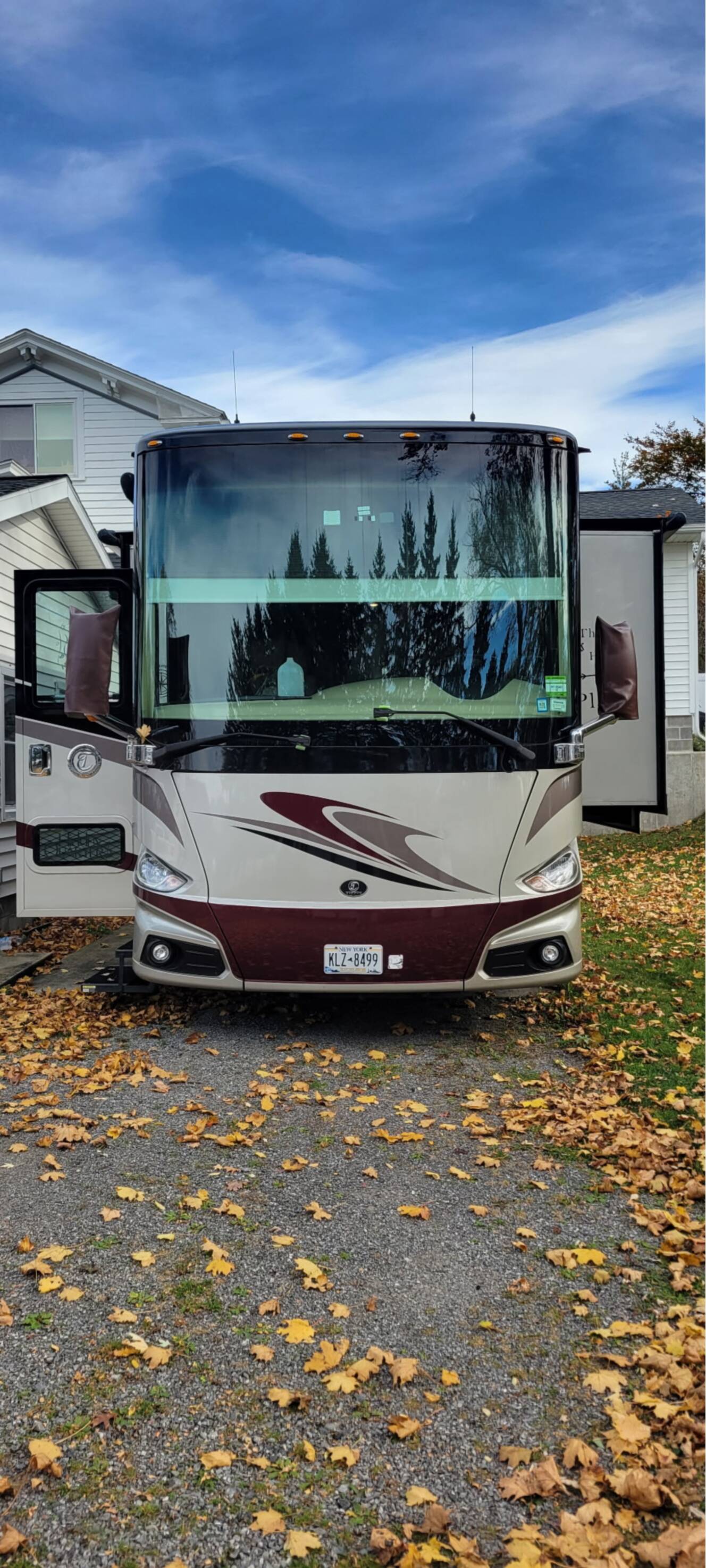 A photo of this 2017 Tiffin Motorhomes PHAETON 40 QBH