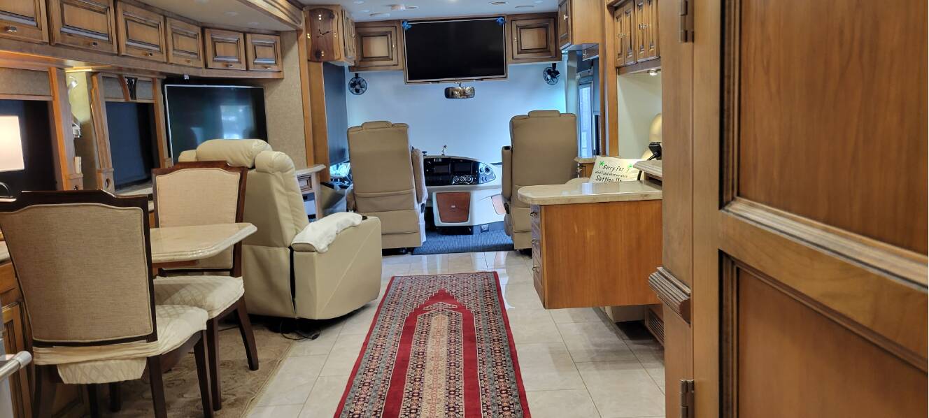 A photo of this 2017 Tiffin Motorhomes PHAETON 40 QBH
