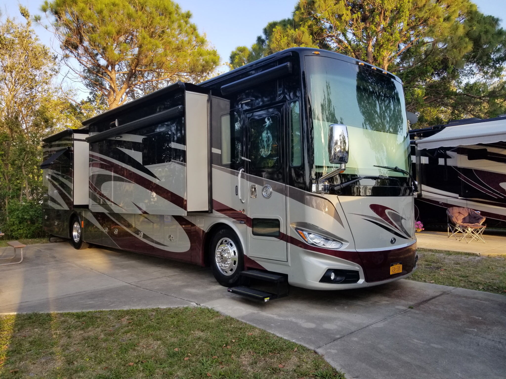 2017 Tiffin Motorhomes PHAETON 40 QBH RV