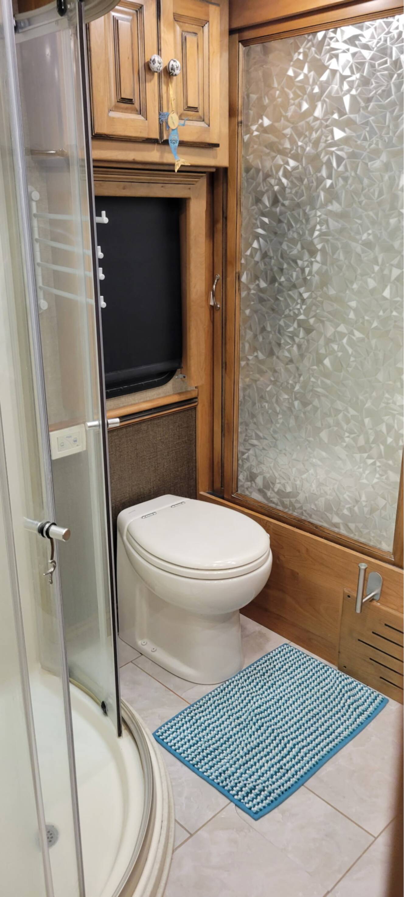 A photo of this 2017 Tiffin Motorhomes PHAETON 40 QBH