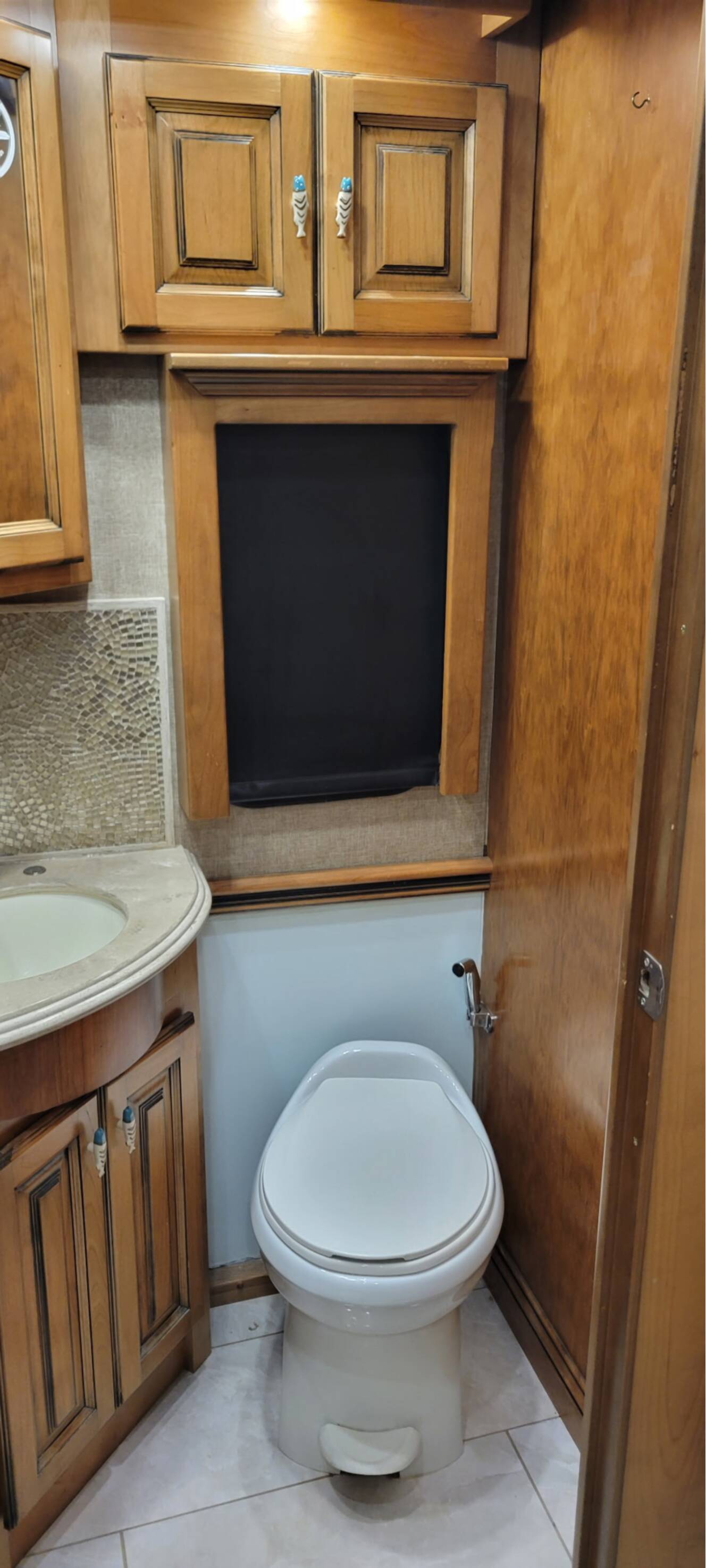 A photo of this 2017 Tiffin Motorhomes PHAETON 40 QBH