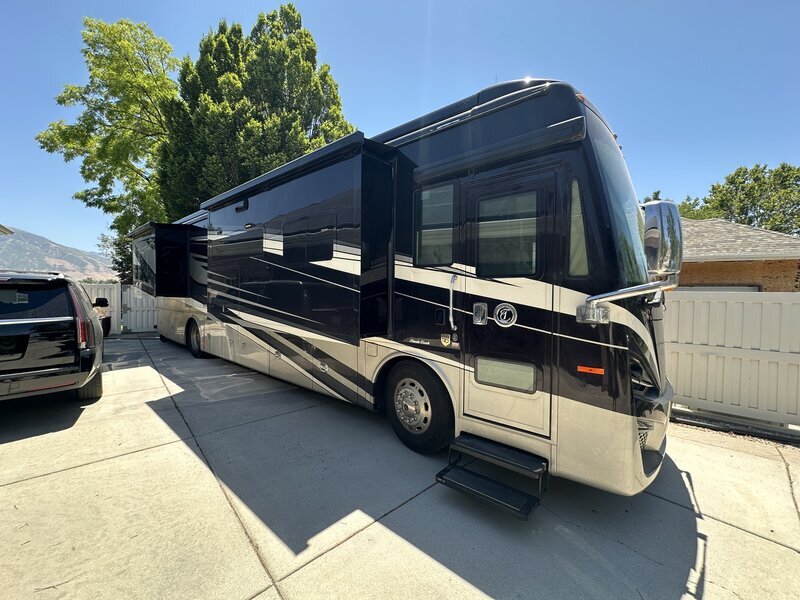 2022 Tiffin Motorhomes PHAETON 40 QKH RV