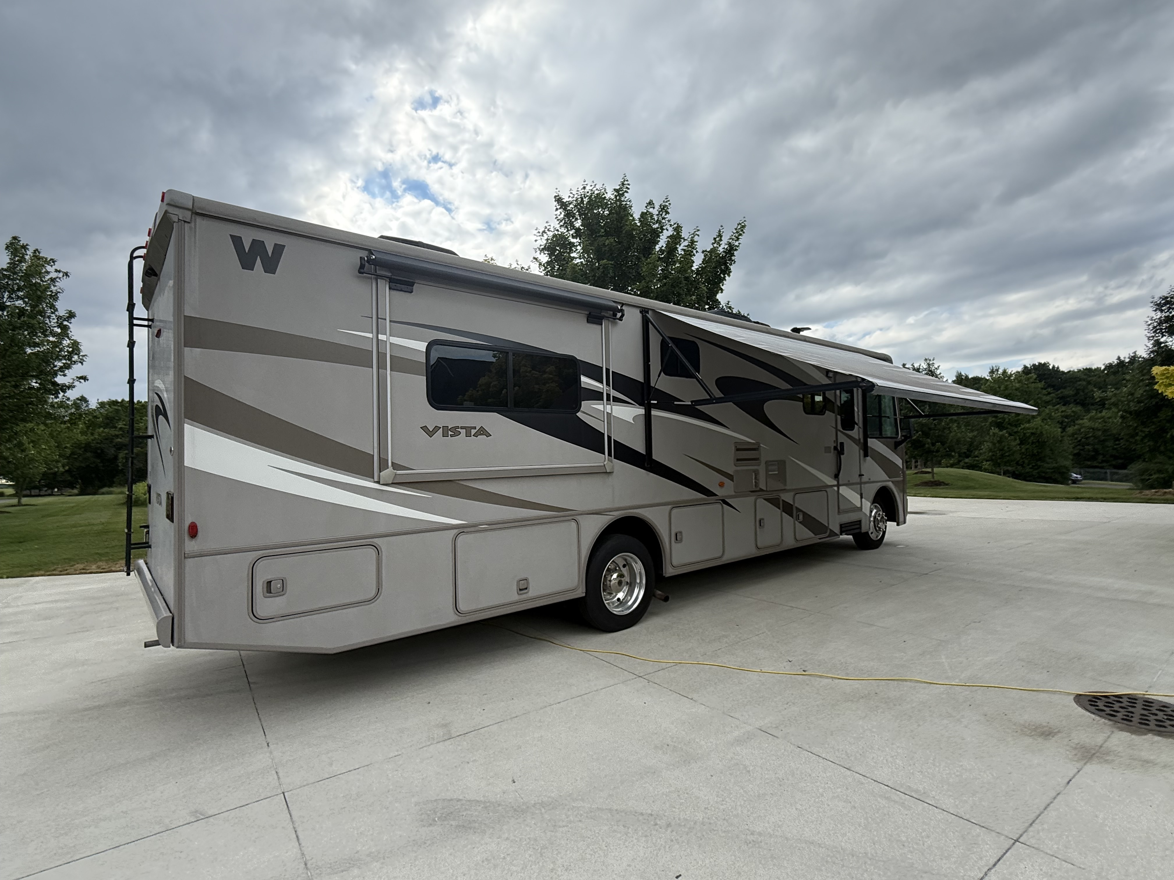 2014 Winnebago VISTA 35F in milford MI