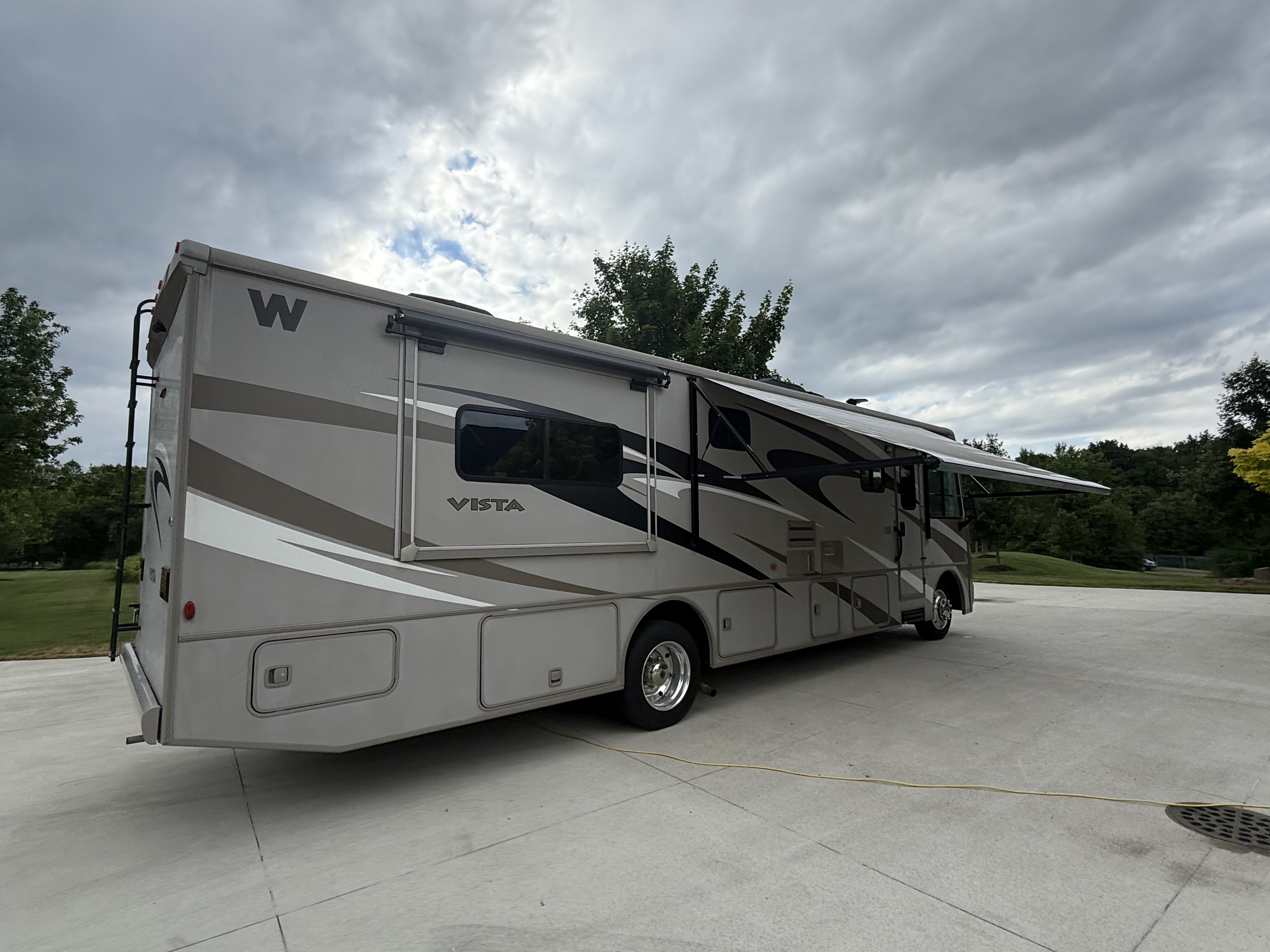 2014 Winnebago VISTA 35F in milford MI
