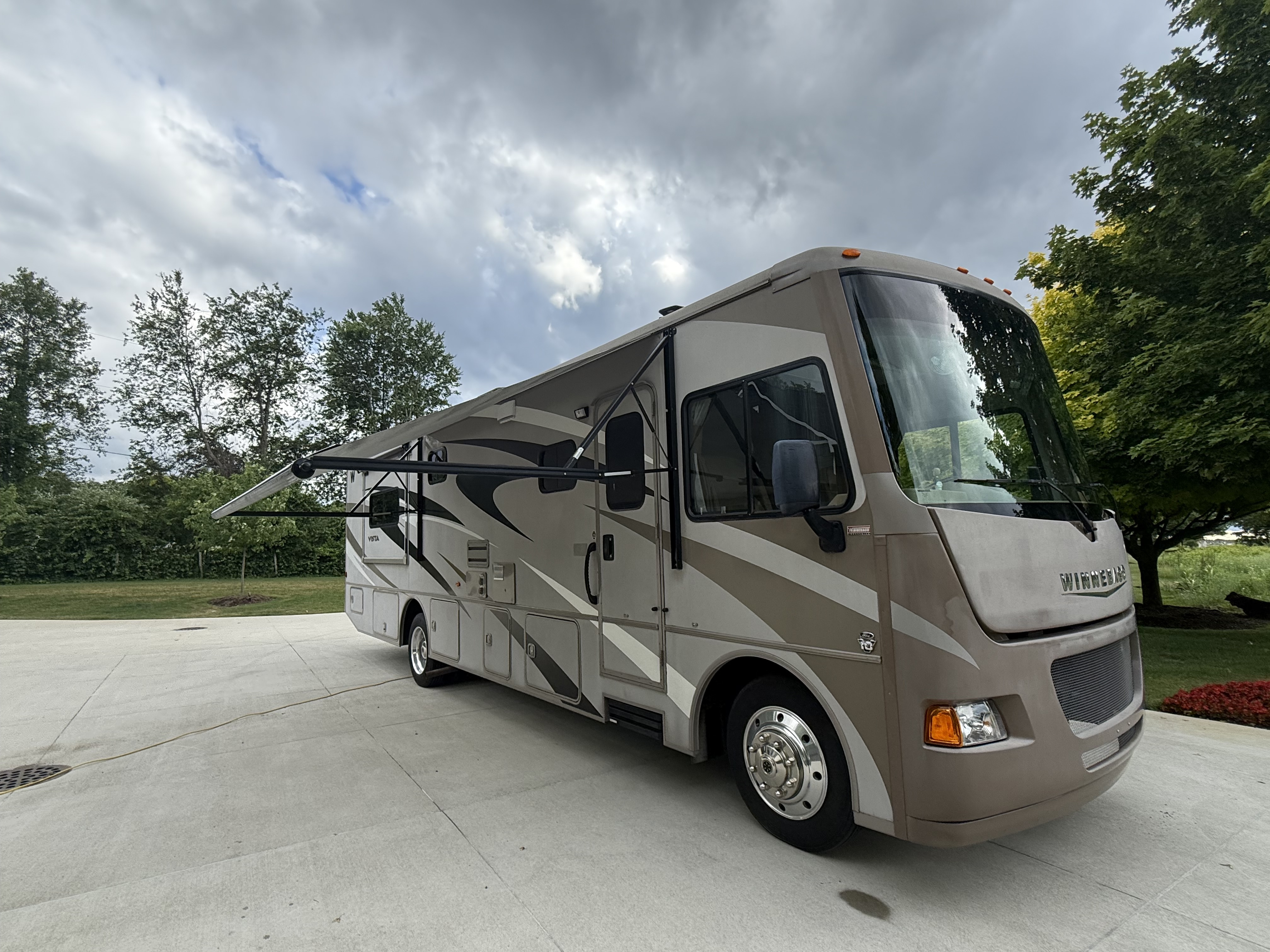2014 Winnebago VISTA 35F in milford MI