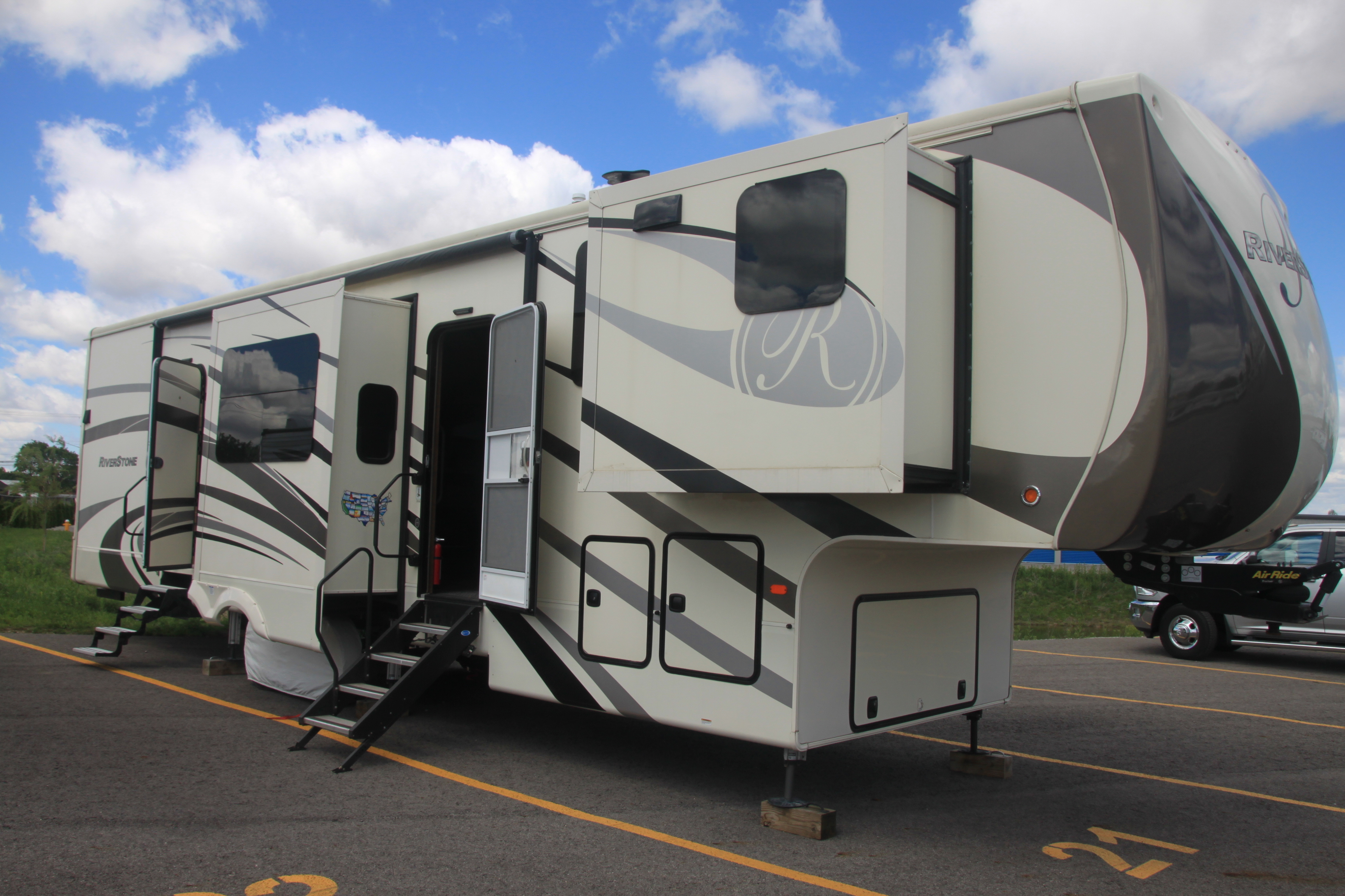 2019 Forest River RIVERSTONE 39FK RV