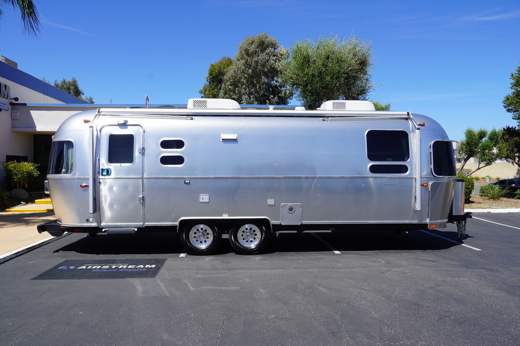 2025 Airstream Globetrotter 27FBQ in temecula CA