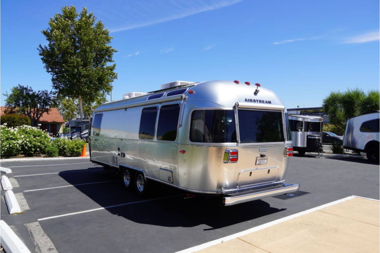 A photo of this 2025 Airstream Globetrotter 27FBQ