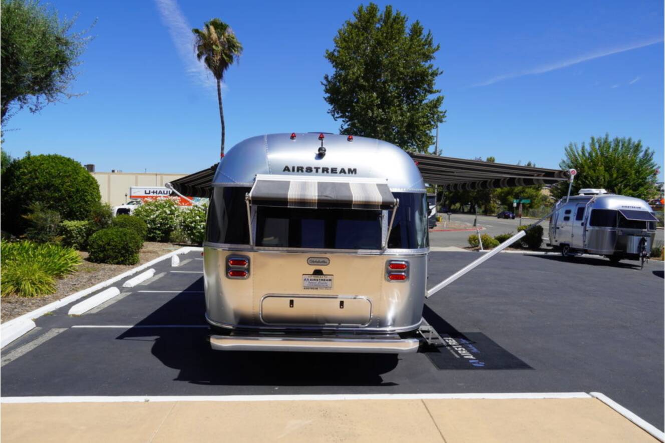 A photo of this 2025 Airstream Globetrotter 27FBQ