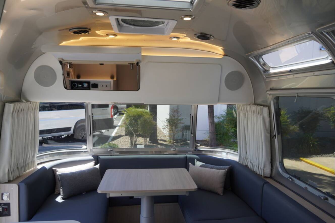 A photo of this 2025 Airstream Globetrotter 27FBQ