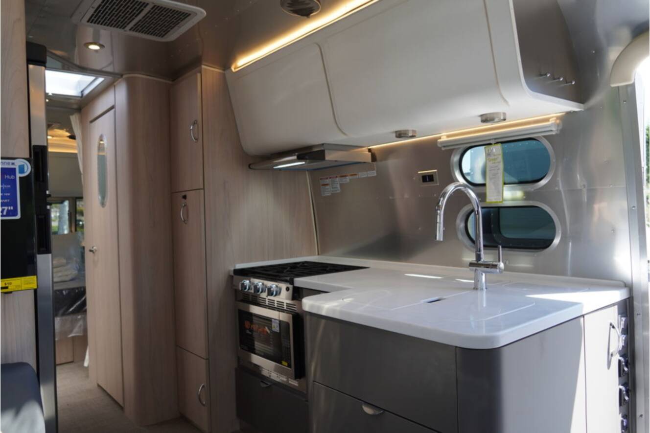 A photo of this 2025 Airstream Globetrotter 27FBQ