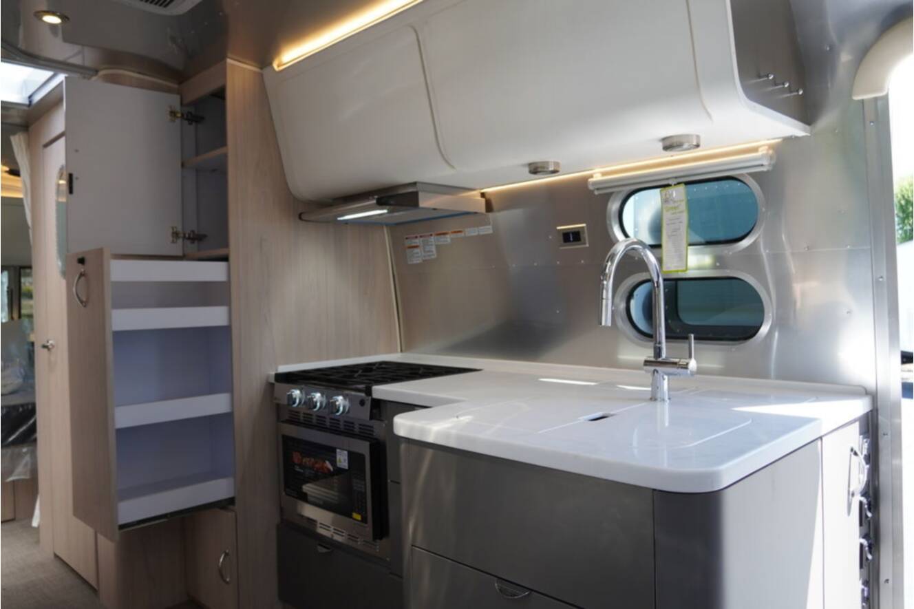 A photo of this 2025 Airstream Globetrotter 27FBQ