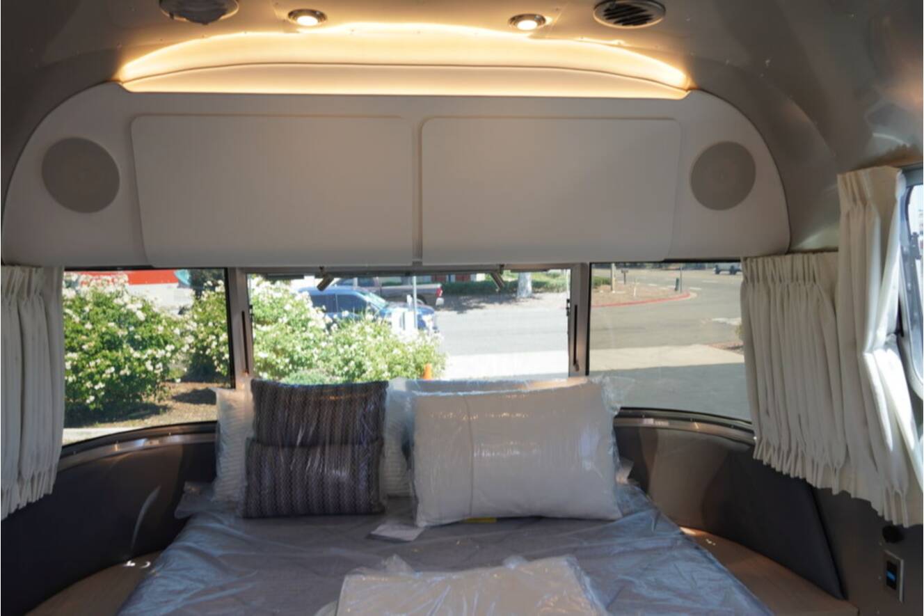 A photo of this 2025 Airstream Globetrotter 27FBQ