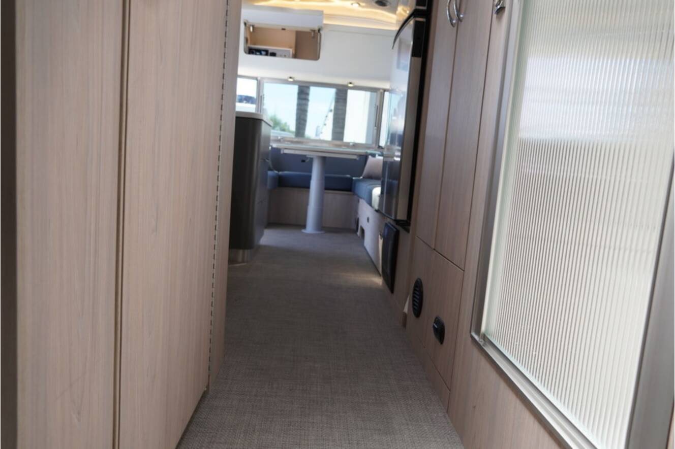 A photo of this 2025 Airstream Globetrotter 27FBQ