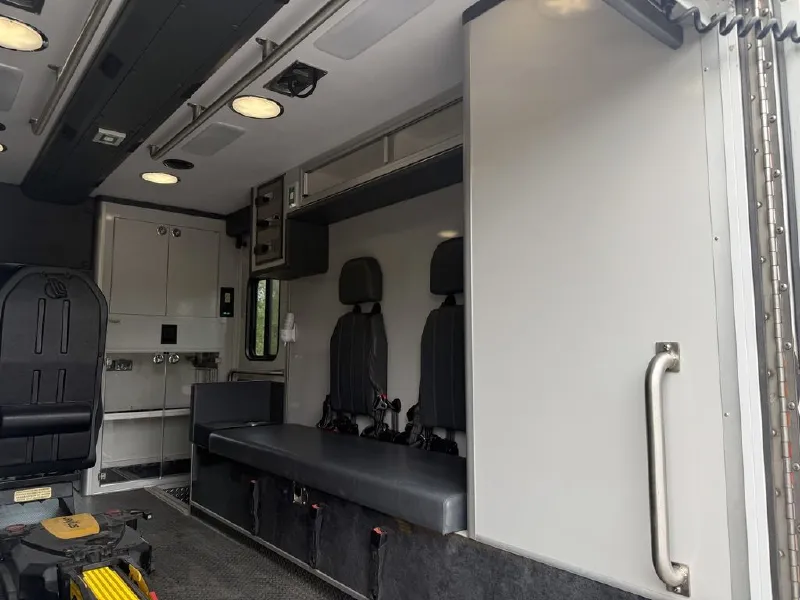 2021 FORD PL CUSTOM AMBULANCE
