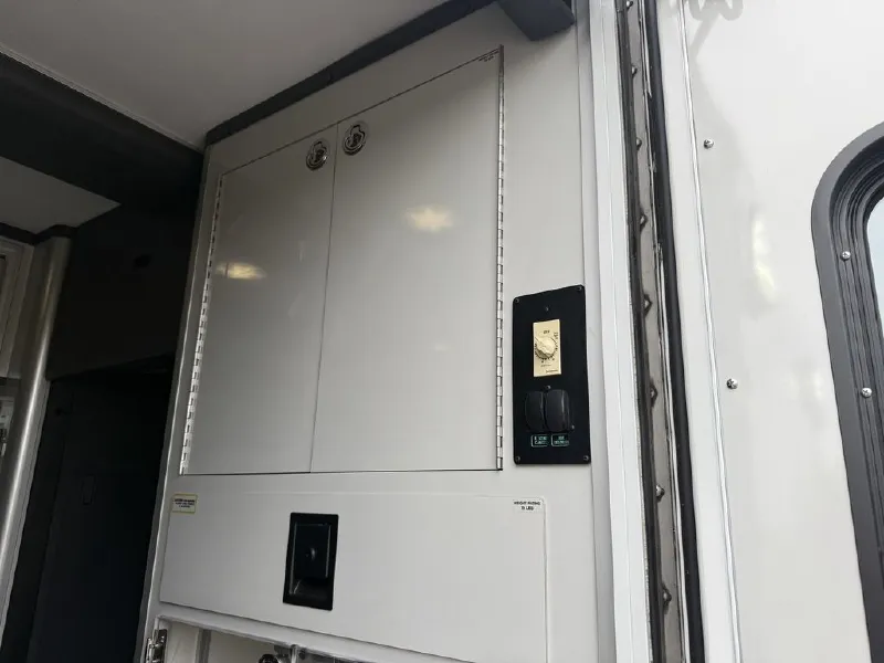 2021 FORD PL CUSTOM AMBULANCE