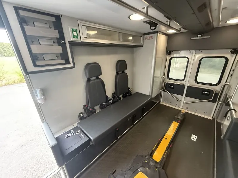 2021 FORD PL CUSTOM AMBULANCE