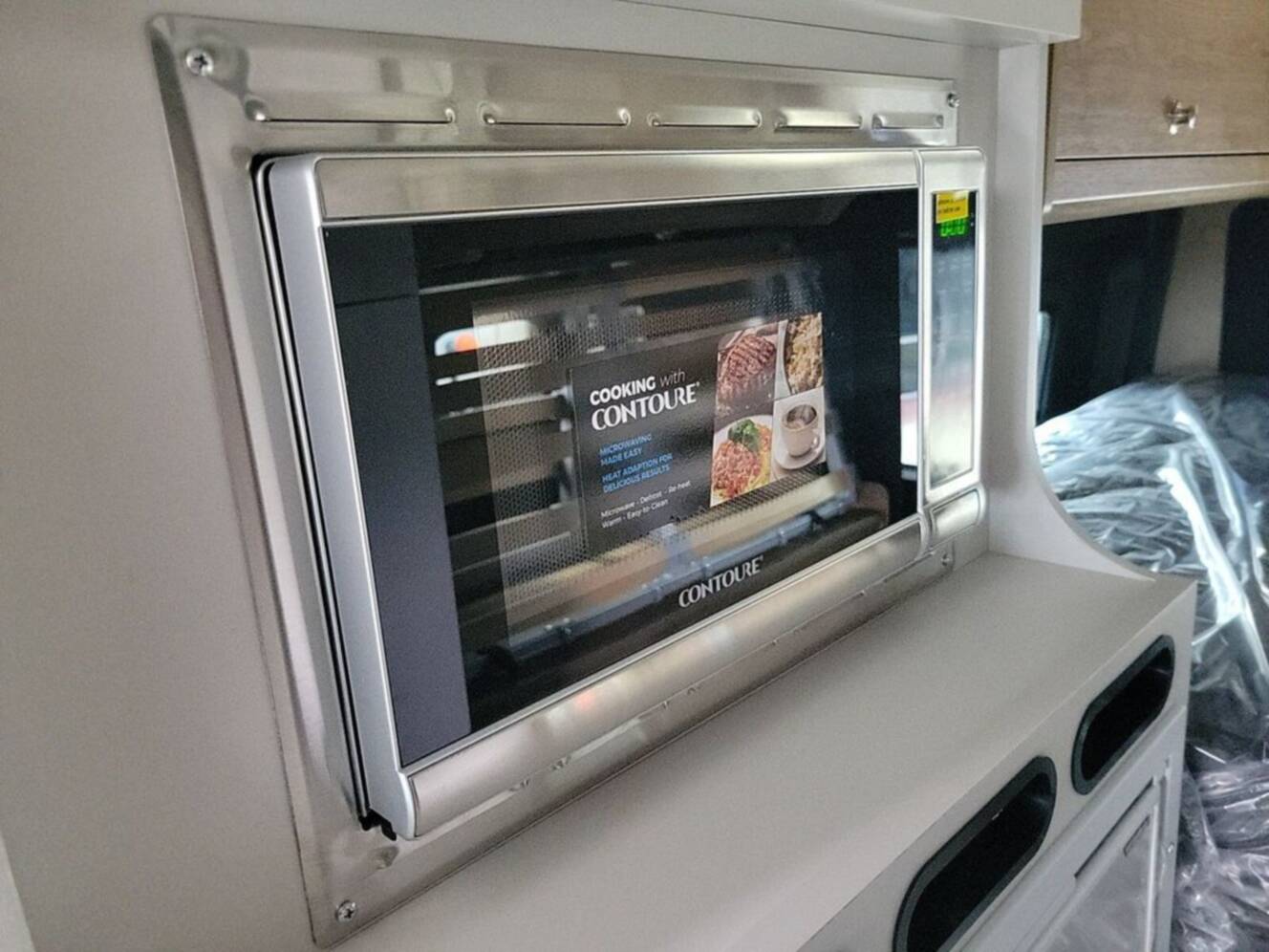 A photo of this 2025 Airstream Rangeline 21