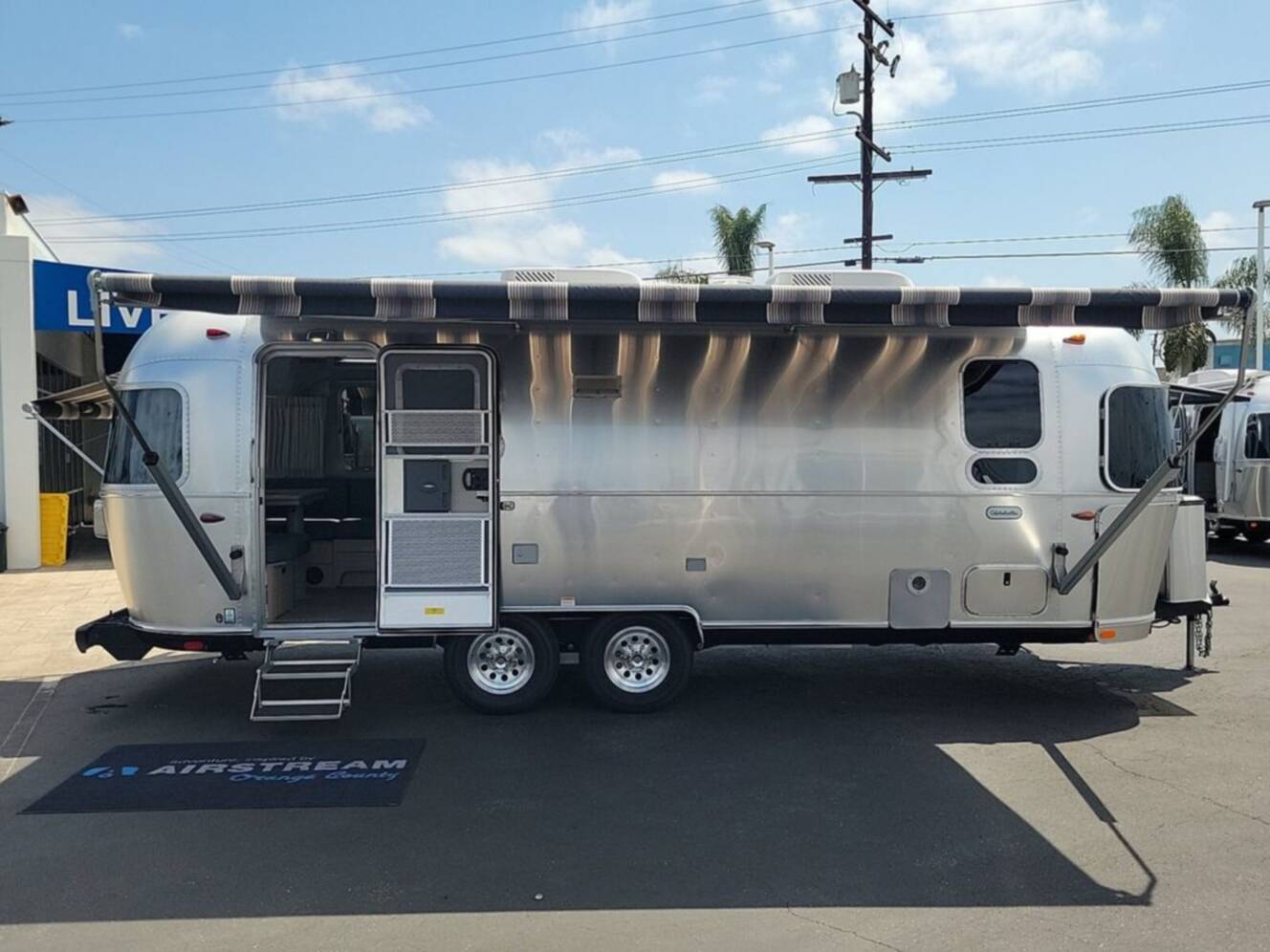 A photo of this 2025 Airstream Globetrotter ® 25FB Queen