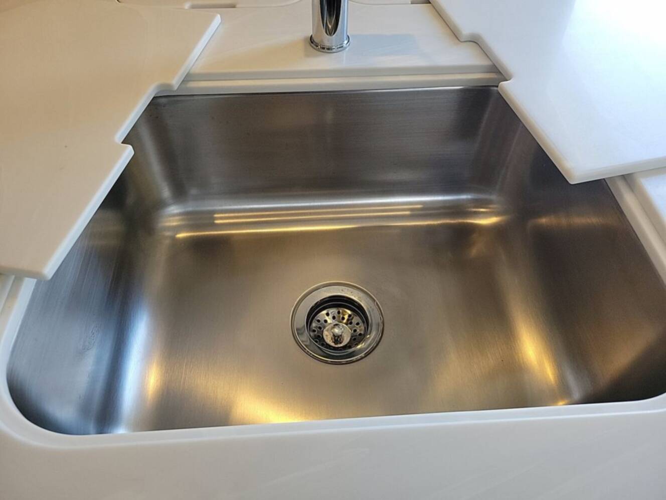 A photo of this 2025 Airstream Globetrotter ® 25FB Queen