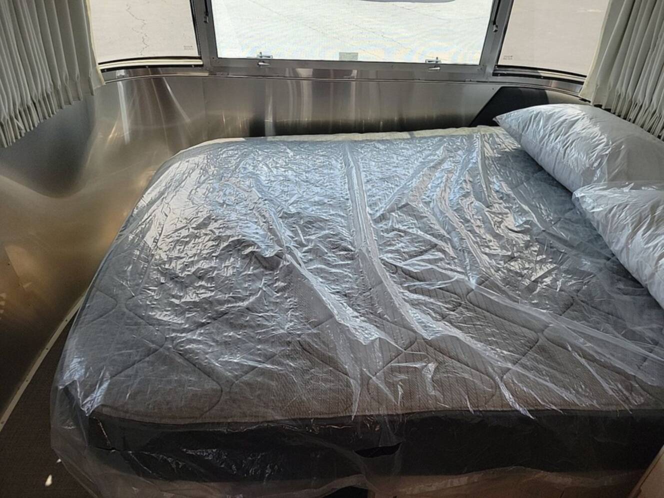 A photo of this 2025 Airstream Globetrotter ® 25FB Queen