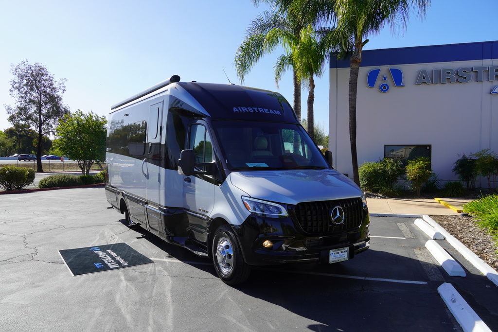 2026 Airstream Atlas Tommy Bahama 25MS Advanced Power Plus in temecula CA