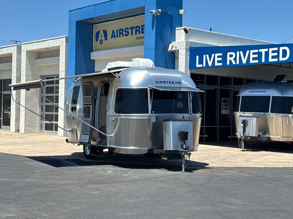 2016 Airstream International Serenity 19 in midway city CA