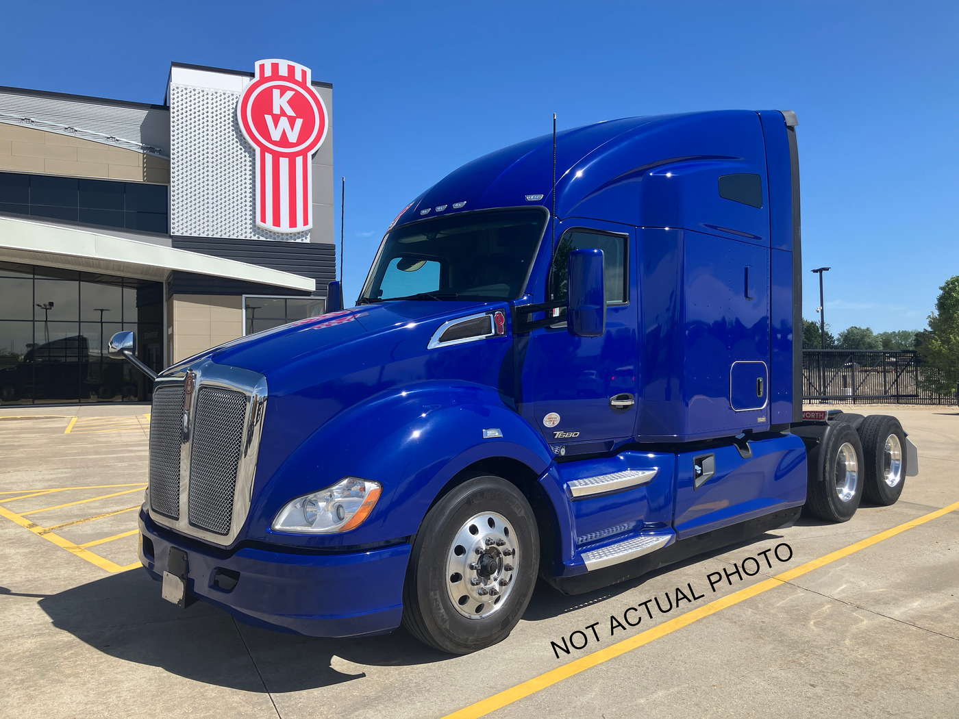 2022 KENWORTH T680 in Hilliard, OH