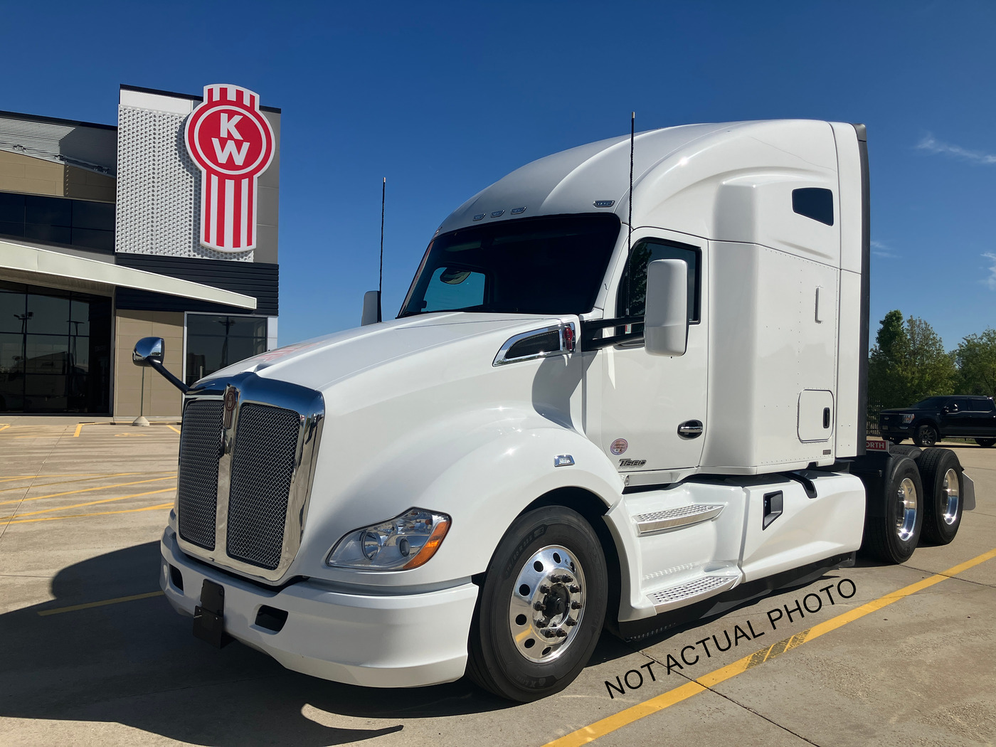 2022 KENWORTH T680 in Hilliard, OH