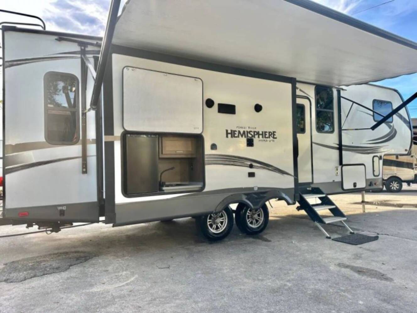 A photo of this 2018 Forest River SALEM HEMISPHERE 29RLSHL