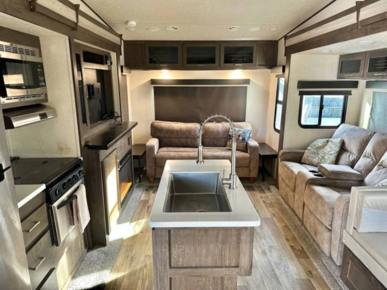 A photo of this 2018 Forest River SALEM HEMISPHERE 29RLSHL