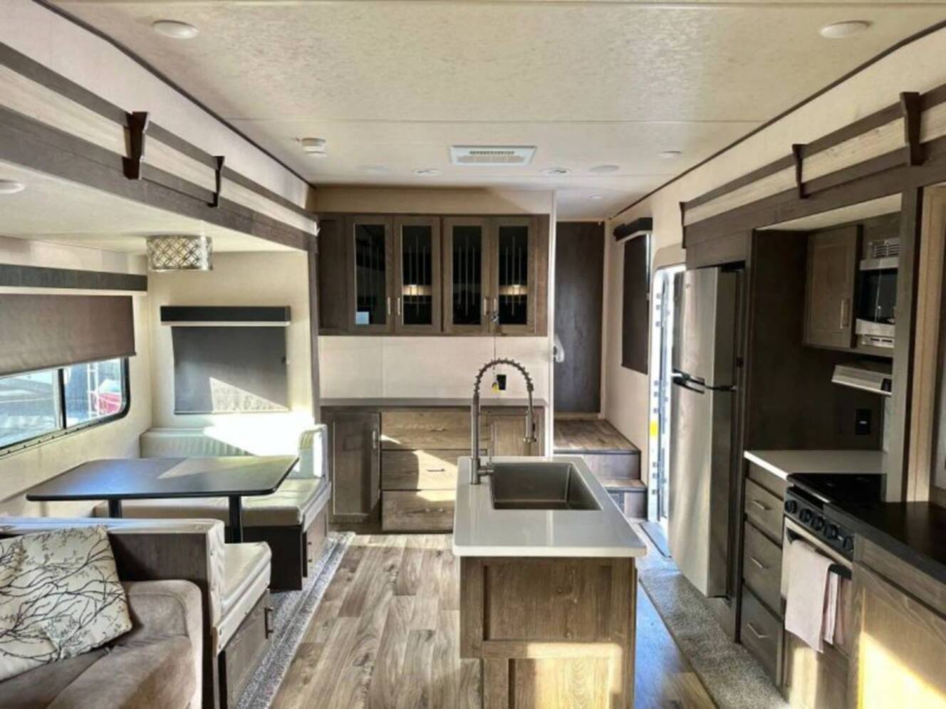 A photo of this 2018 Forest River SALEM HEMISPHERE 29RLSHL