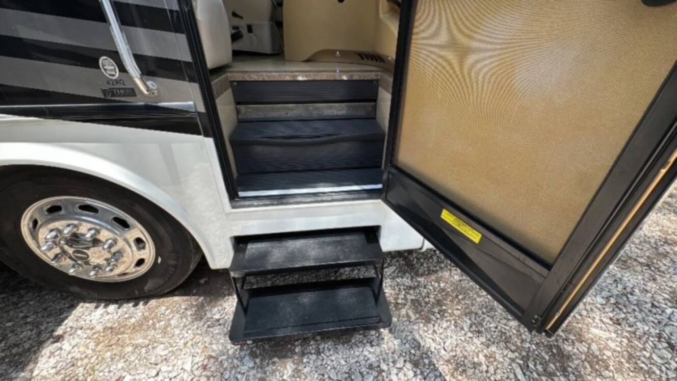 A photo of this 2012 Damon Tuscany Series 42RQ