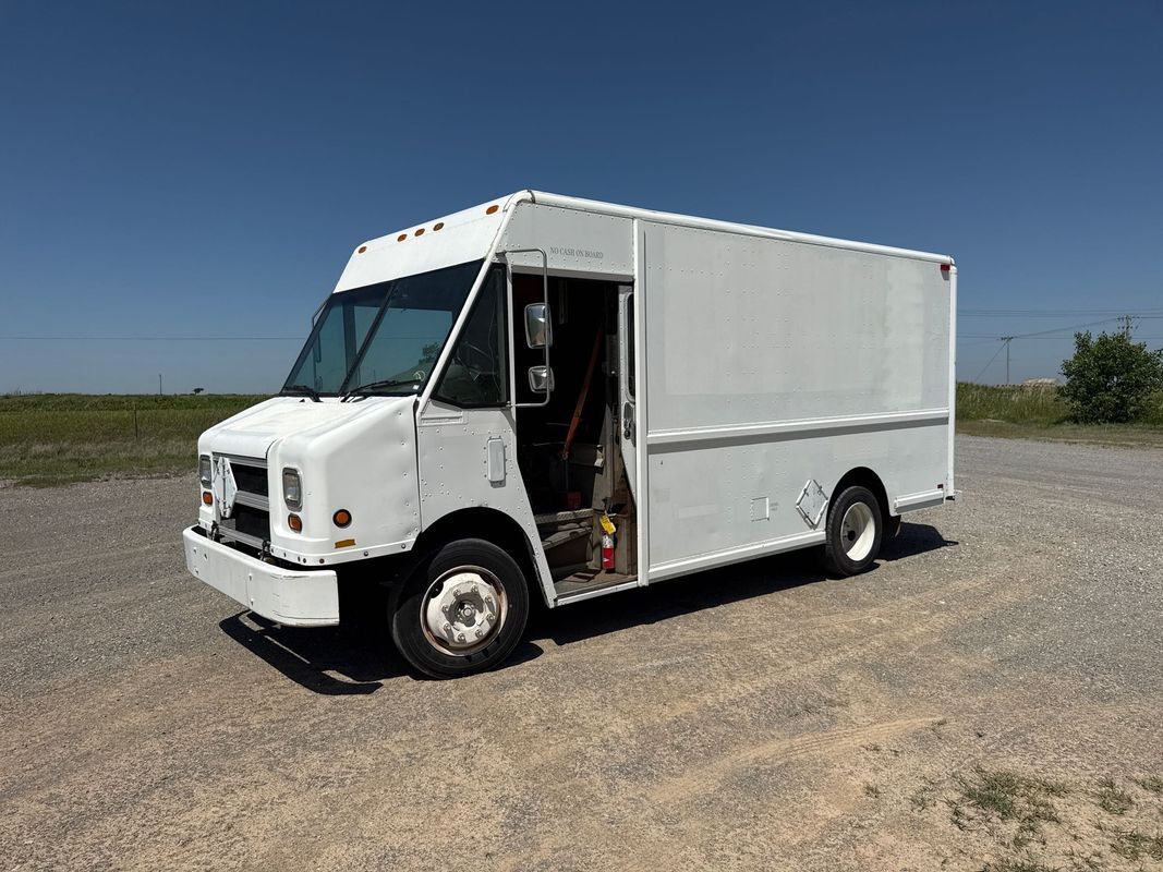 2000 Freightliner MT45 Chassis in Yukon, OK