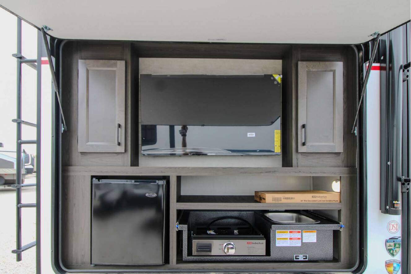A photo of this 2026 Venture Rv Stratus 261VRB