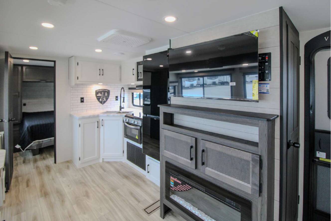 A photo of this 2026 Venture Rv Stratus 261VRB