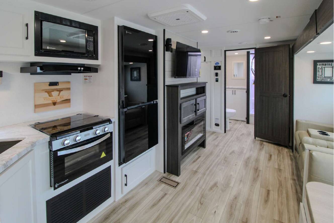 A photo of this 2026 Venture Rv Stratus 261VRB