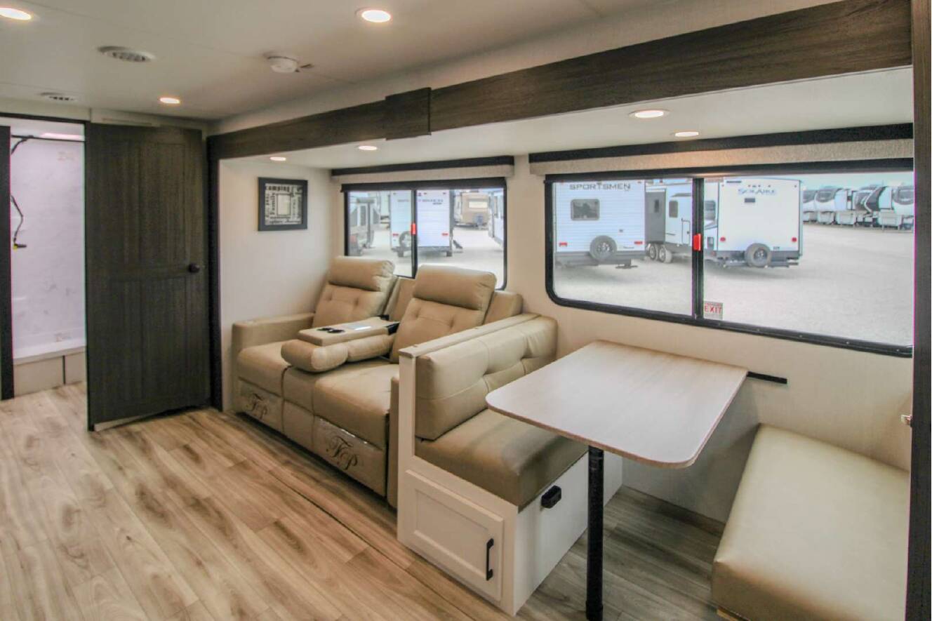 A photo of this 2026 Venture Rv Stratus 261VRB