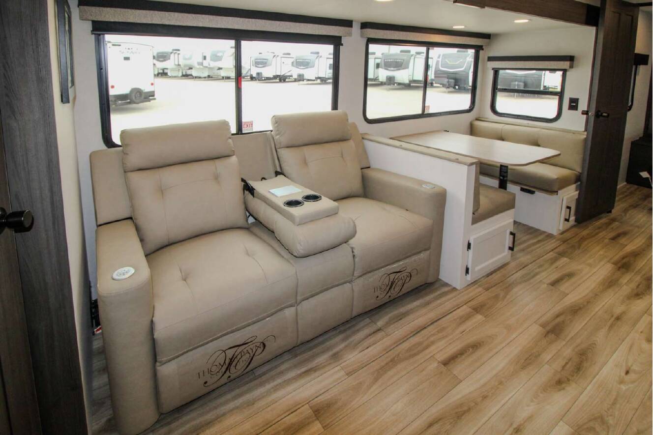 A photo of this 2026 Venture Rv Stratus 261VRB