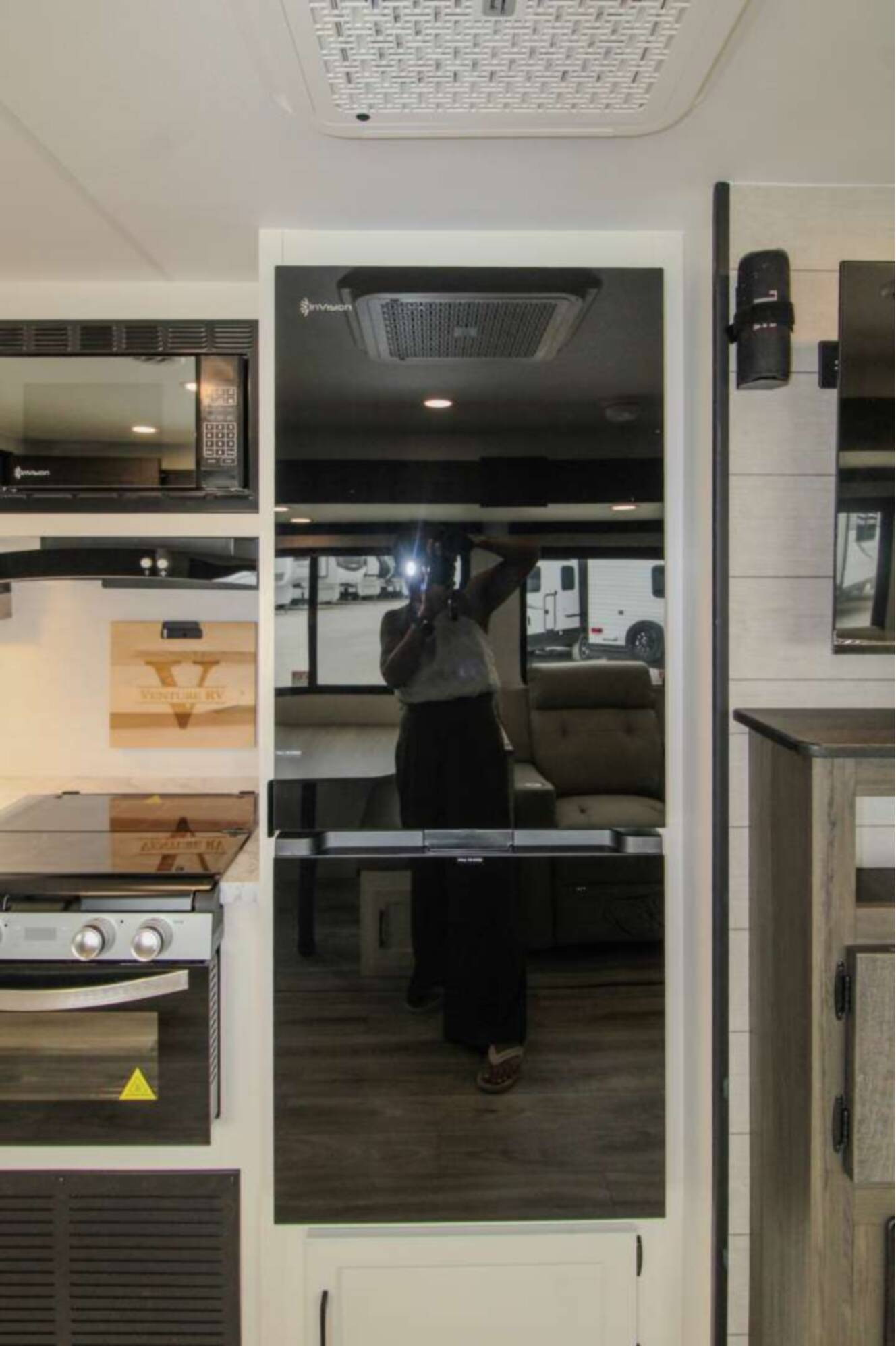 A photo of this 2026 Venture Rv Stratus 261VRB