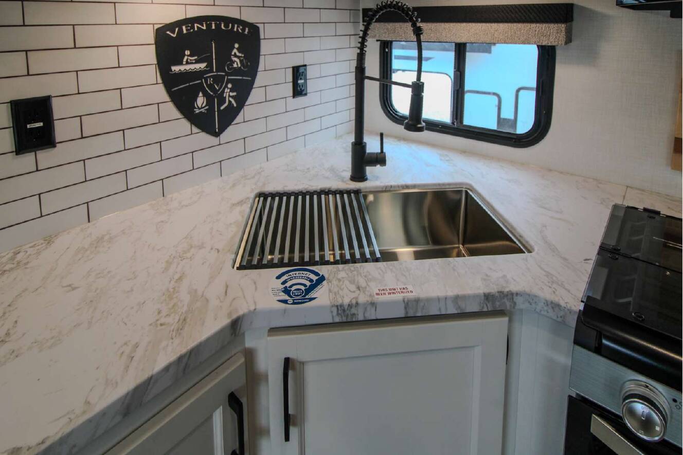 A photo of this 2026 Venture Rv Stratus 261VRB