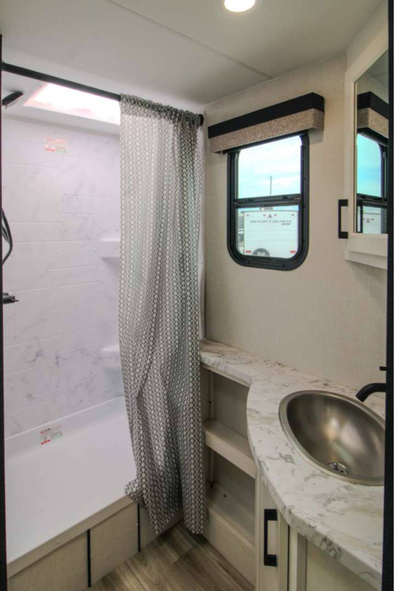 A photo of this 2026 Venture Rv Stratus 261VRB