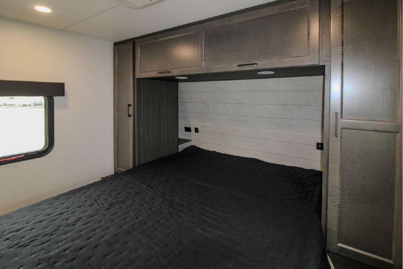 A photo of this 2026 Venture Rv Stratus 261VRB