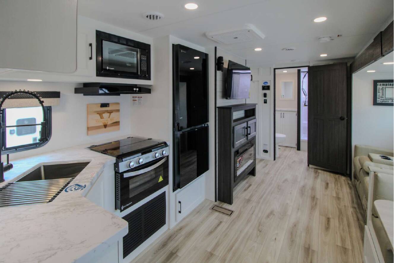 A photo of this 2026 Venture Rv Stratus 261VRB