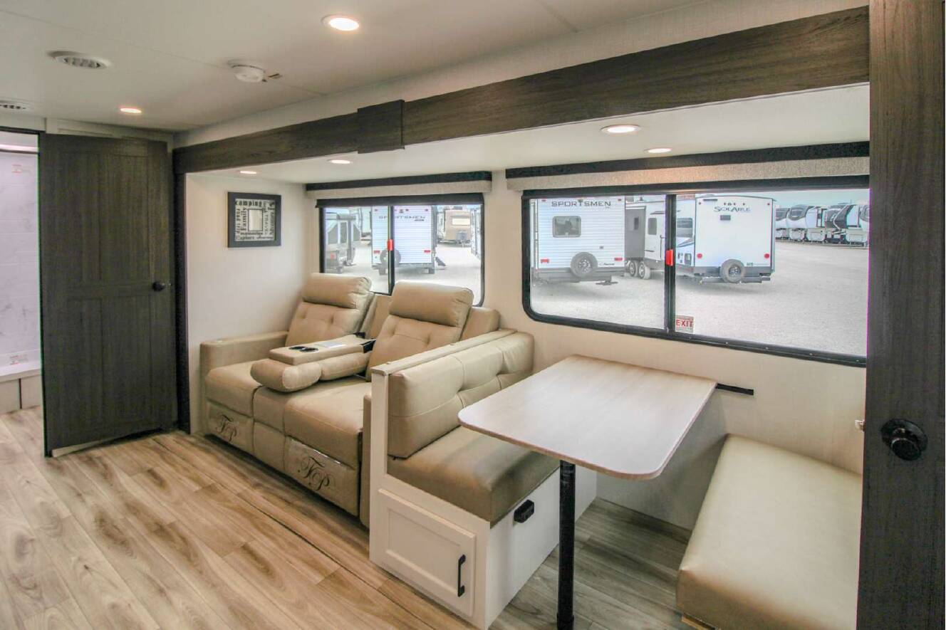 A photo of this 2026 Venture Rv Stratus 261VRB