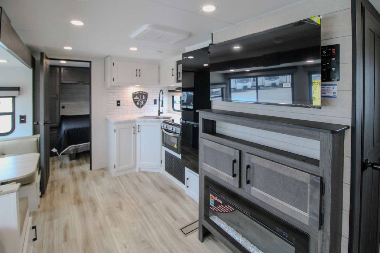 A photo of this 2026 Venture Rv Stratus 261VRB