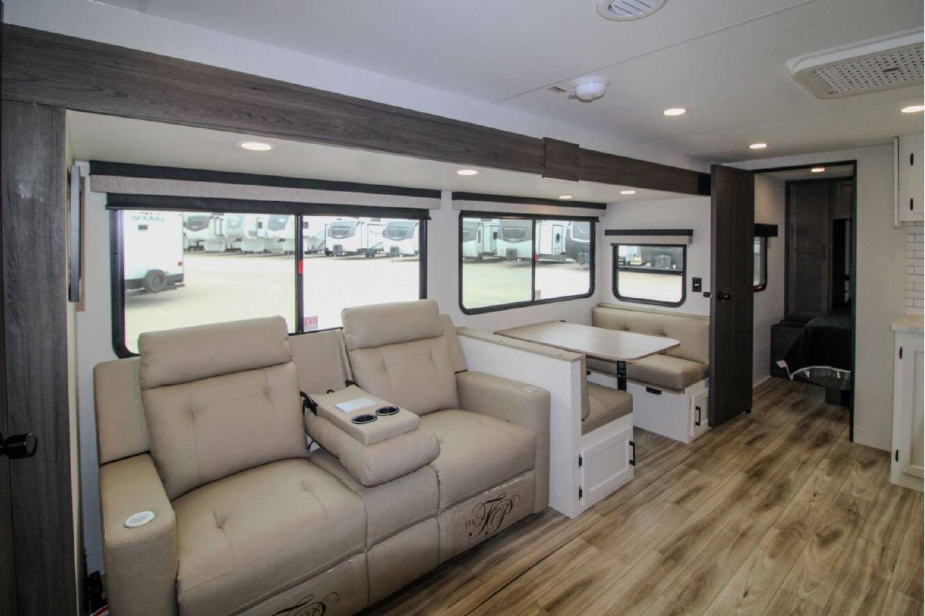 A photo of this 2026 Venture Rv Stratus 261VRB