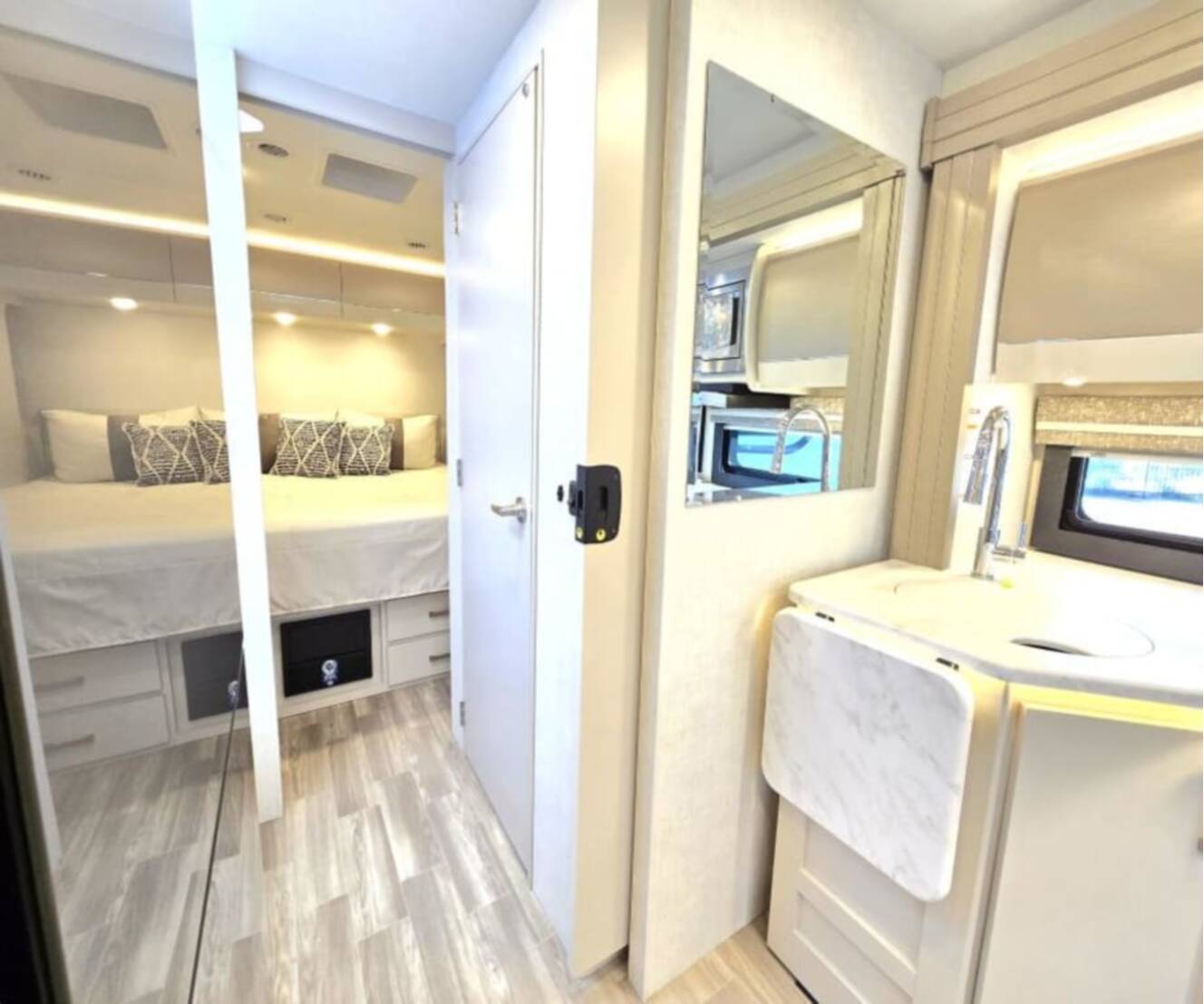 A photo of this 2026 Thor Motor Coach VEGAS 28.1